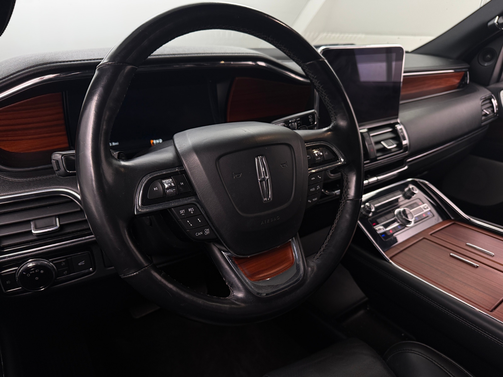 Thumbnail: 2019 Lincoln Navigator - 4