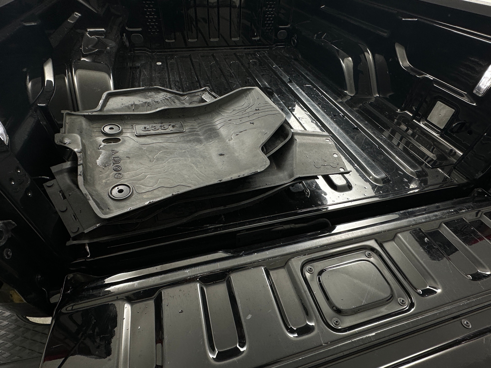 Thumbnail: 2021 Jeep Gladiator - 7