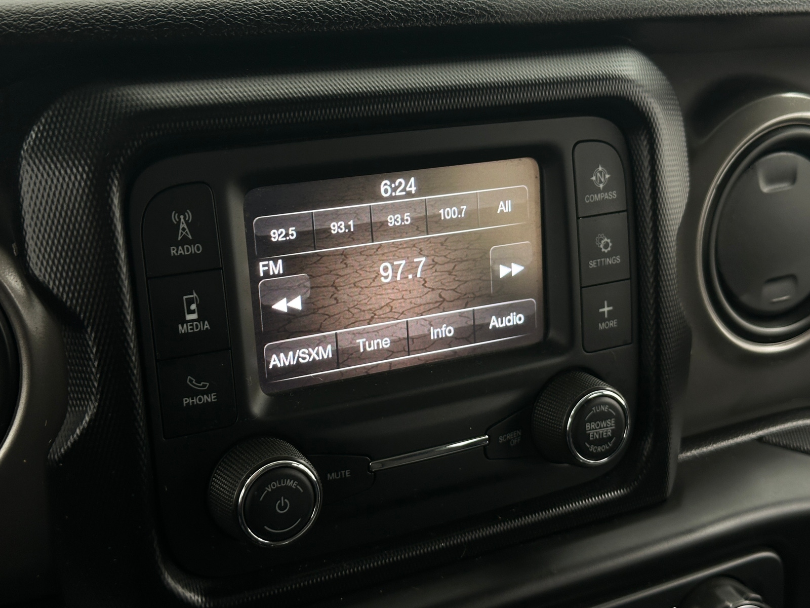 Thumbnail: 2021 Jeep Gladiator - 4