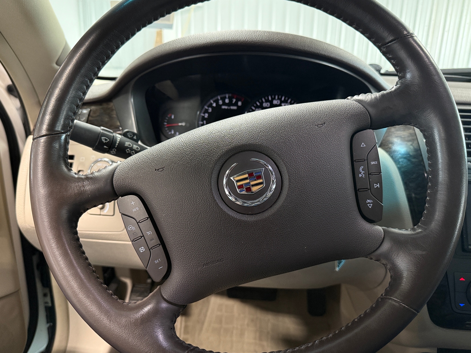 Thumbnail: 2011 Cadillac DTS - 4