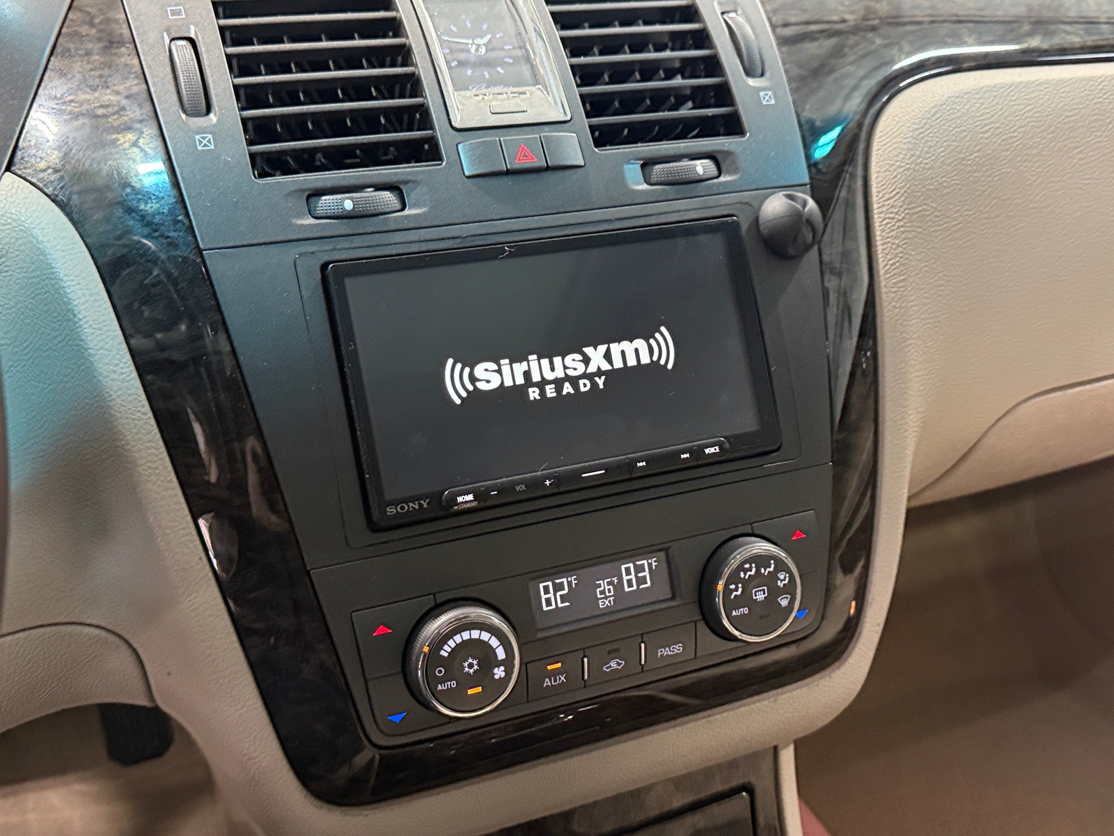 Thumbnail: 2011 Cadillac DTS - 3