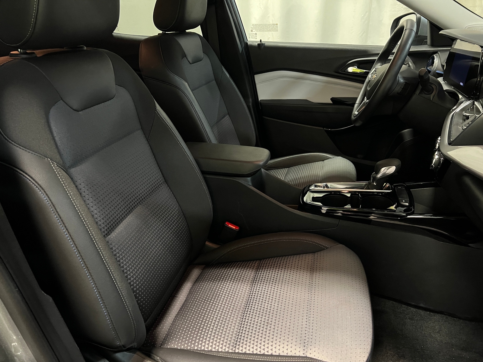 Thumbnail: 2025 Chevrolet Trax - 2