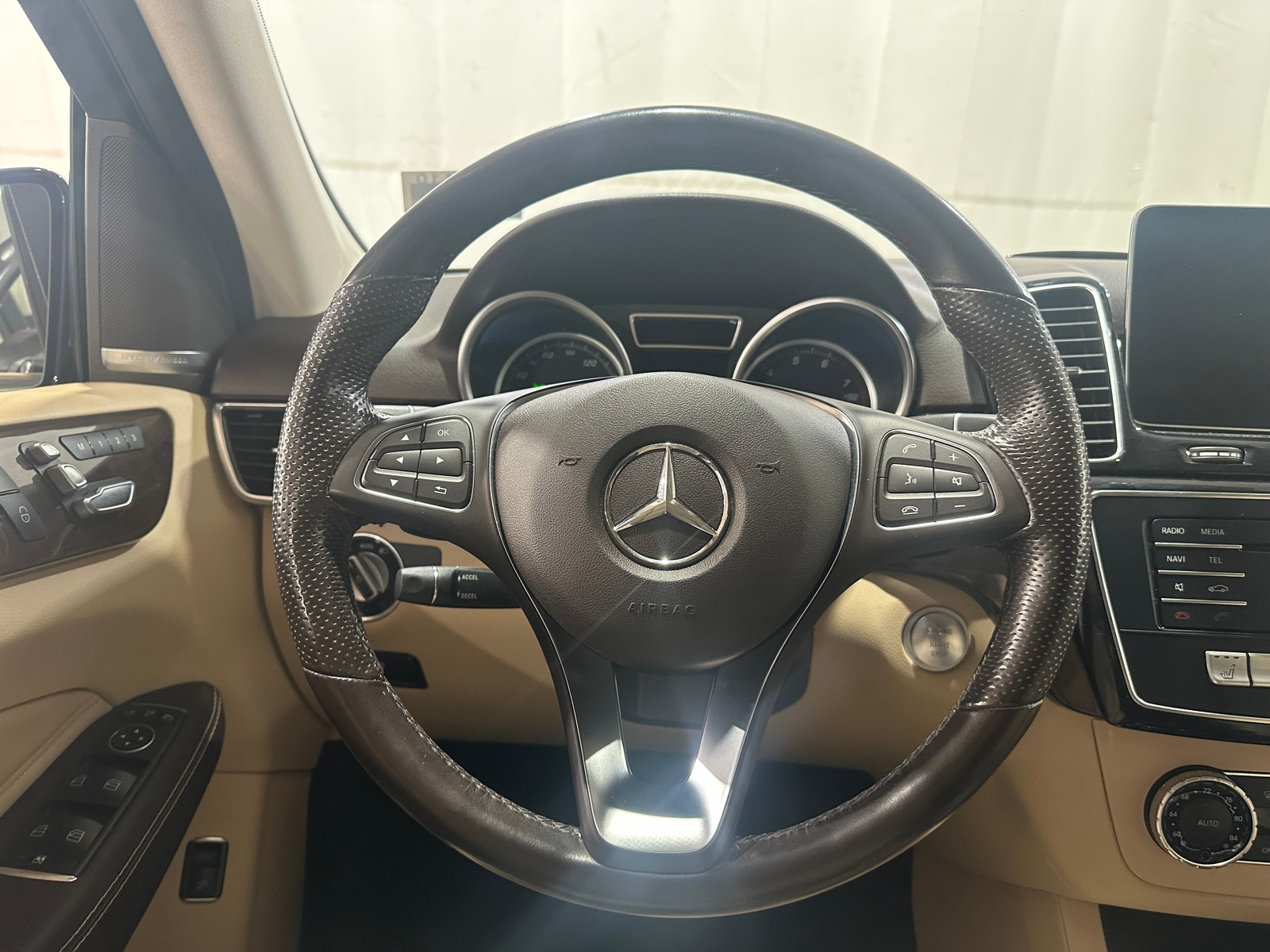 Thumbnail: 2019 Mercedes-Benz GLE - 4