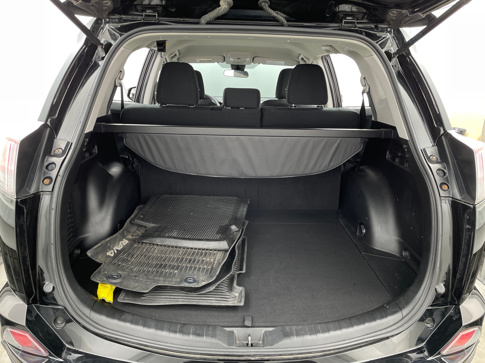 Thumbnail: 2017 Toyota RAV4 - 7