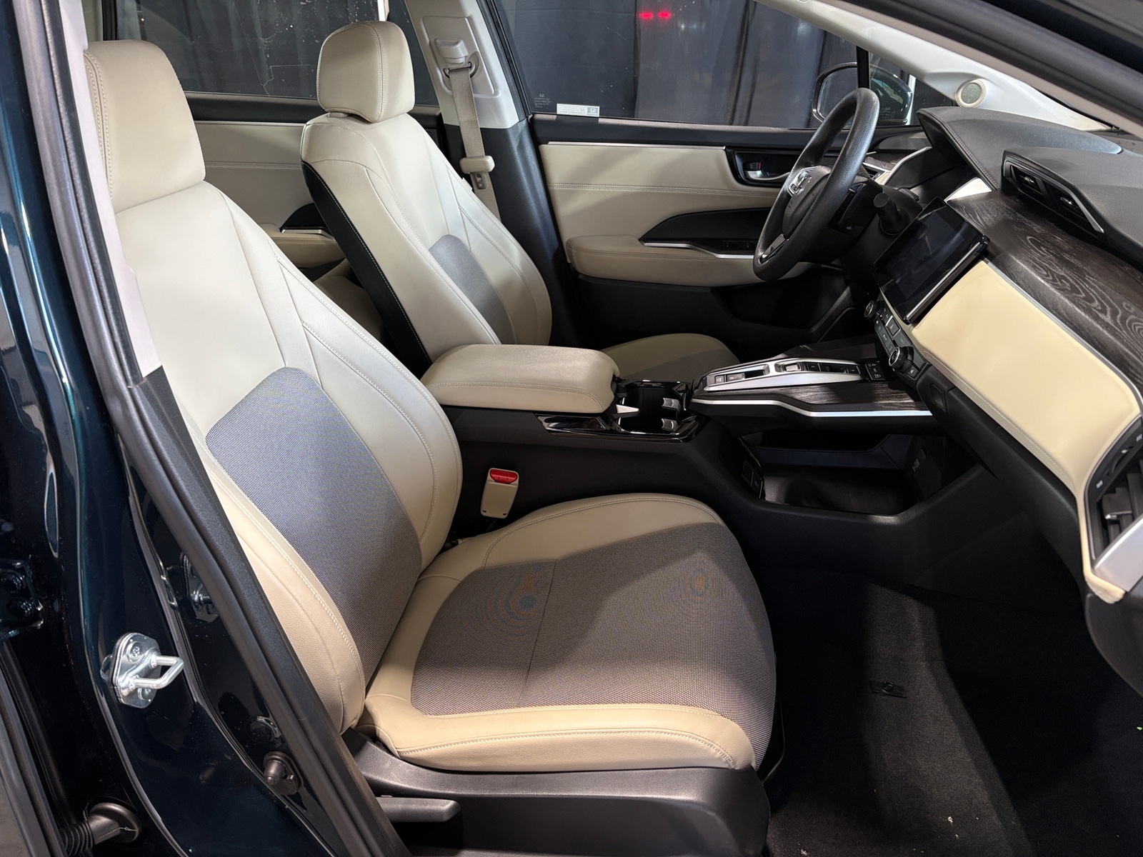 Thumbnail: 2018 Honda Clarity - 2