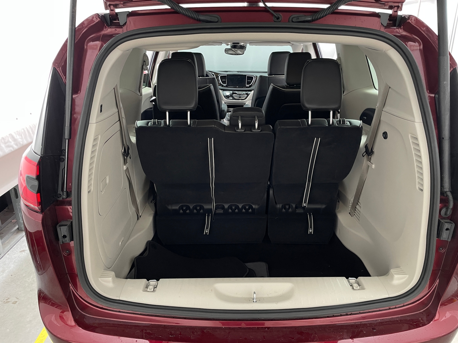 Thumbnail: 2023 Chrysler Pacifica - 6