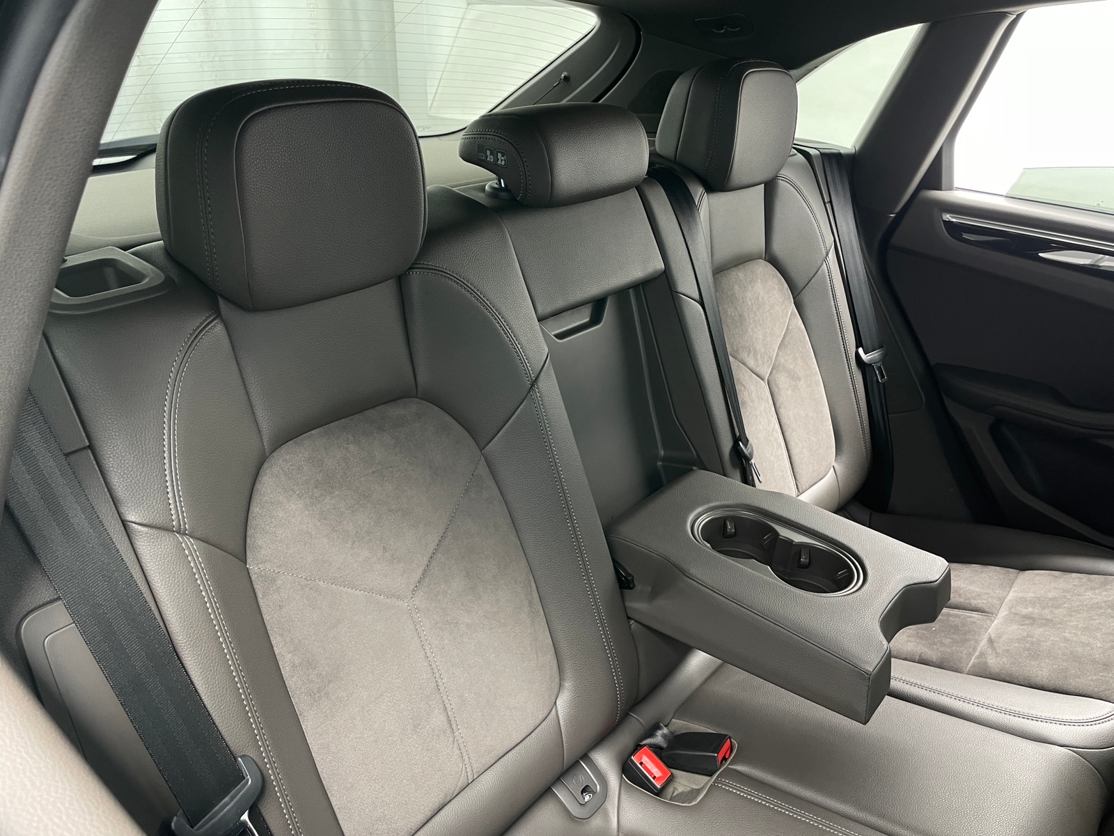 Thumbnail: 2017 Porsche Macan - 5