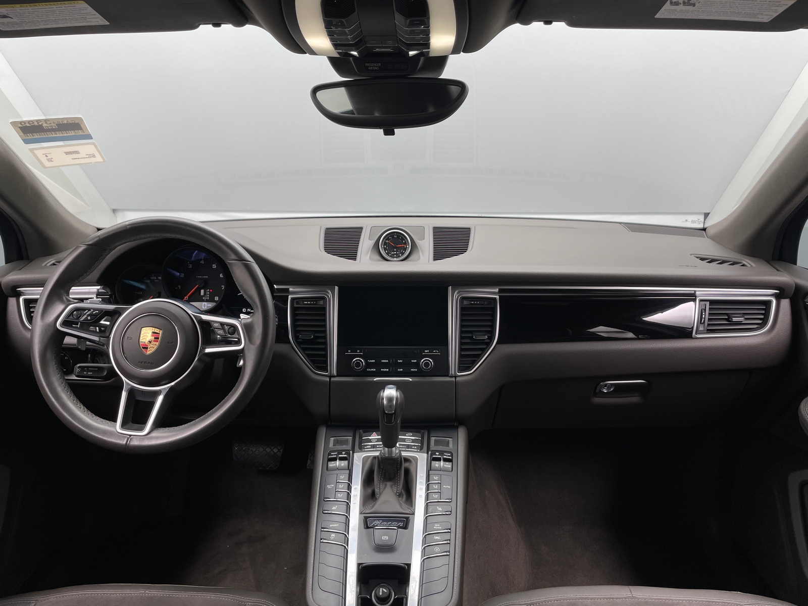 Thumbnail: 2017 Porsche Macan - 2