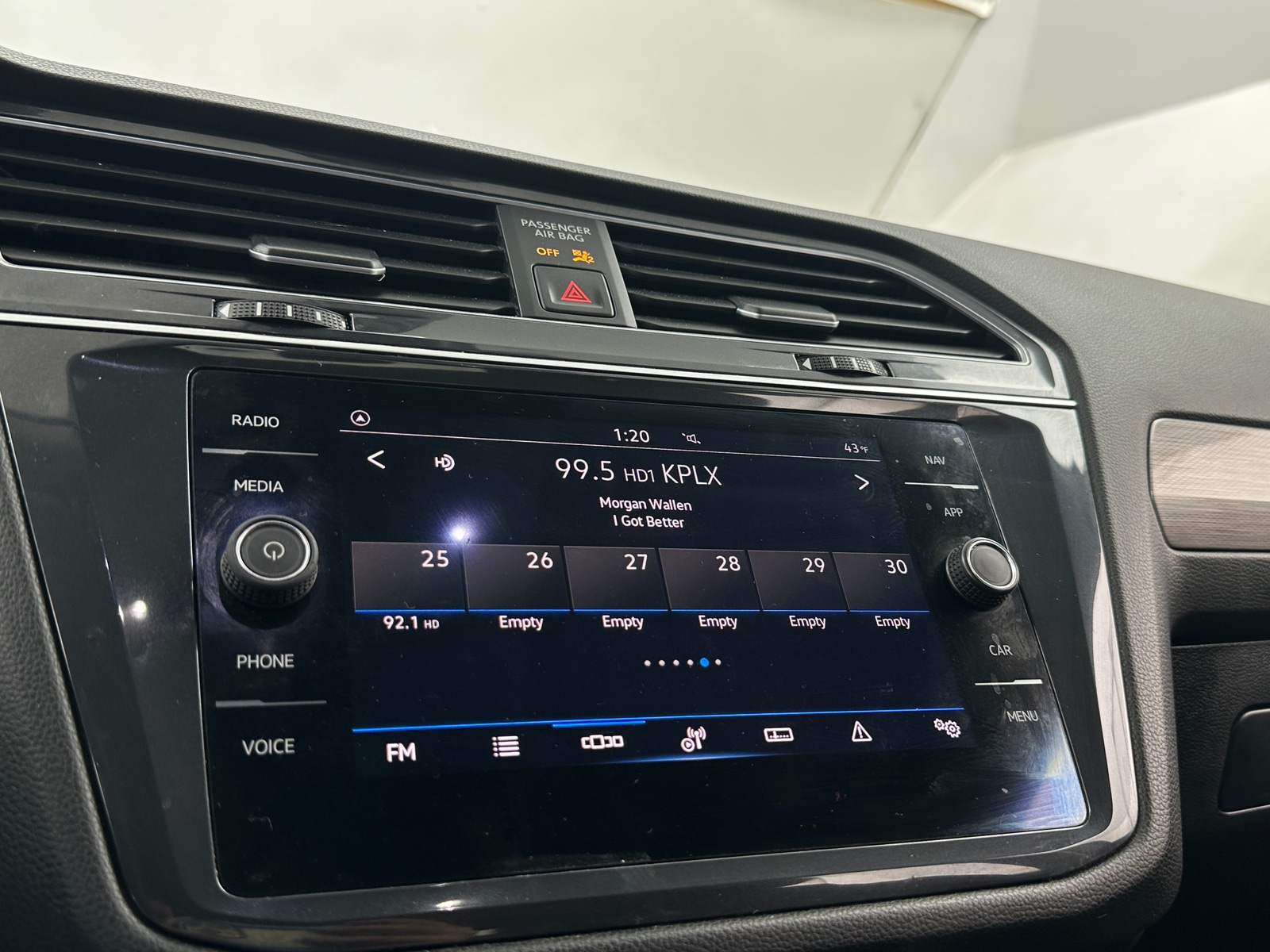 Thumbnail: 2021 Volkswagen Tiguan - 3