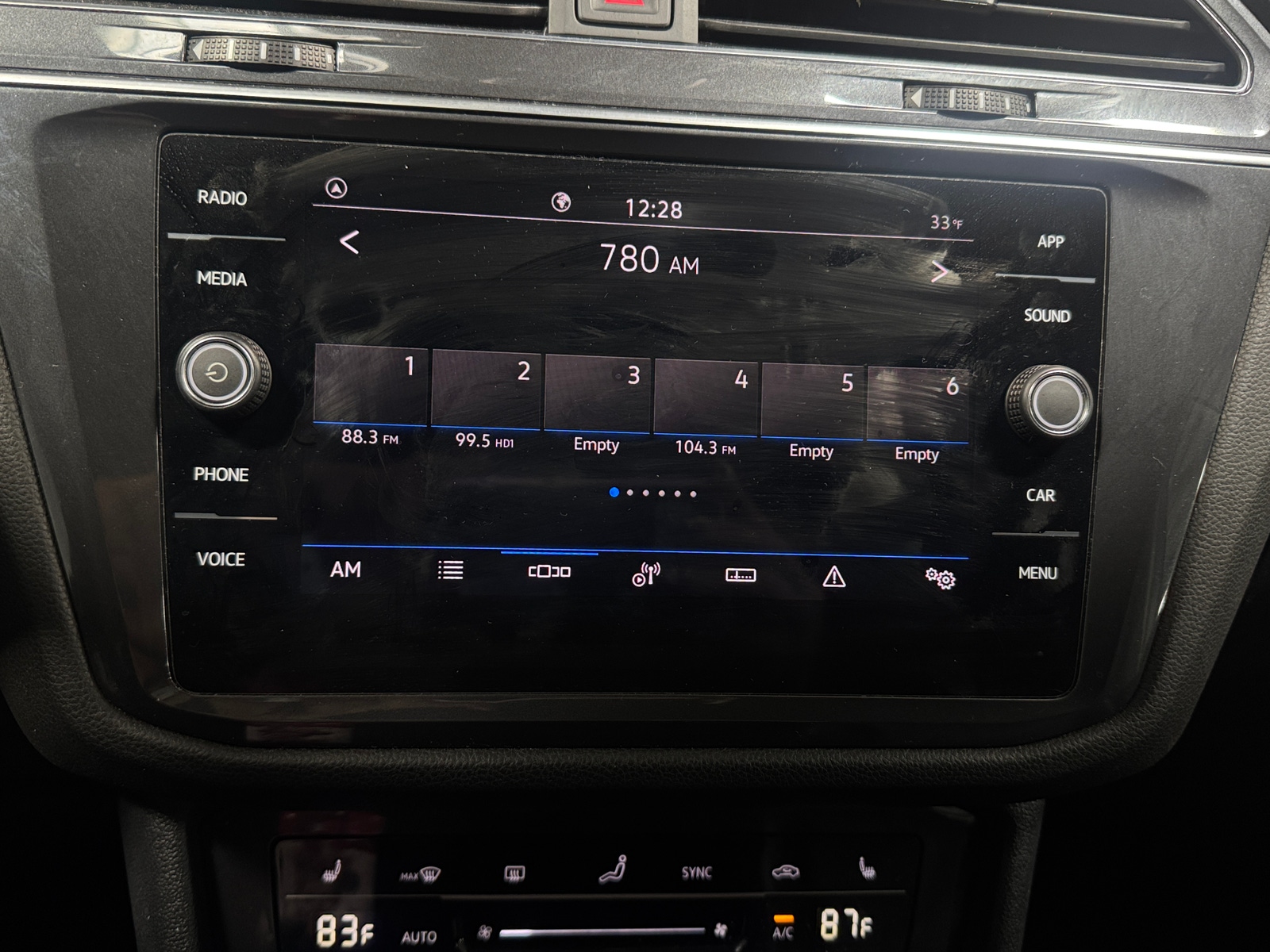 Thumbnail: 2022 Volkswagen Tiguan - 3