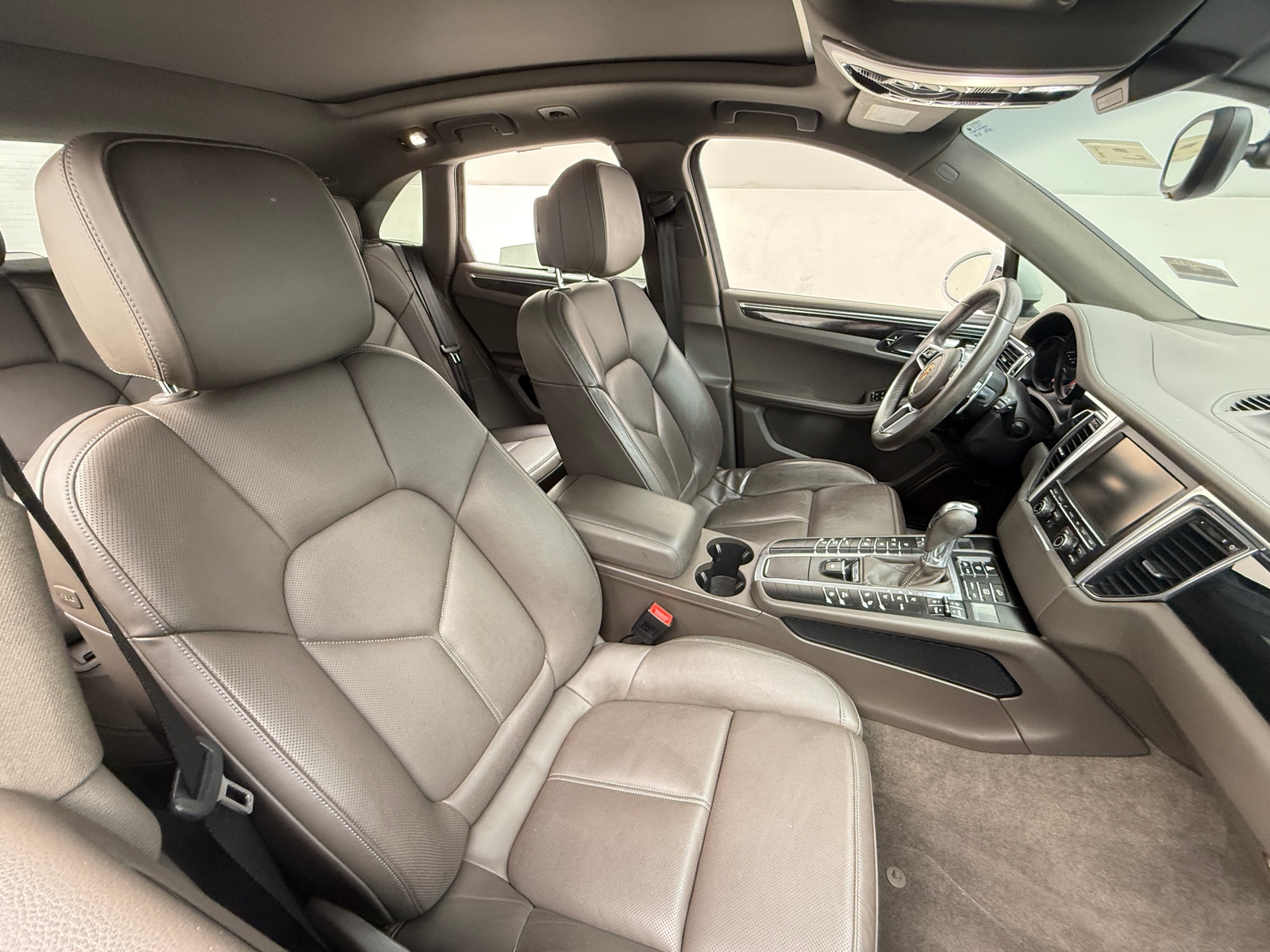 Thumbnail: 2015 Porsche Macan - 2