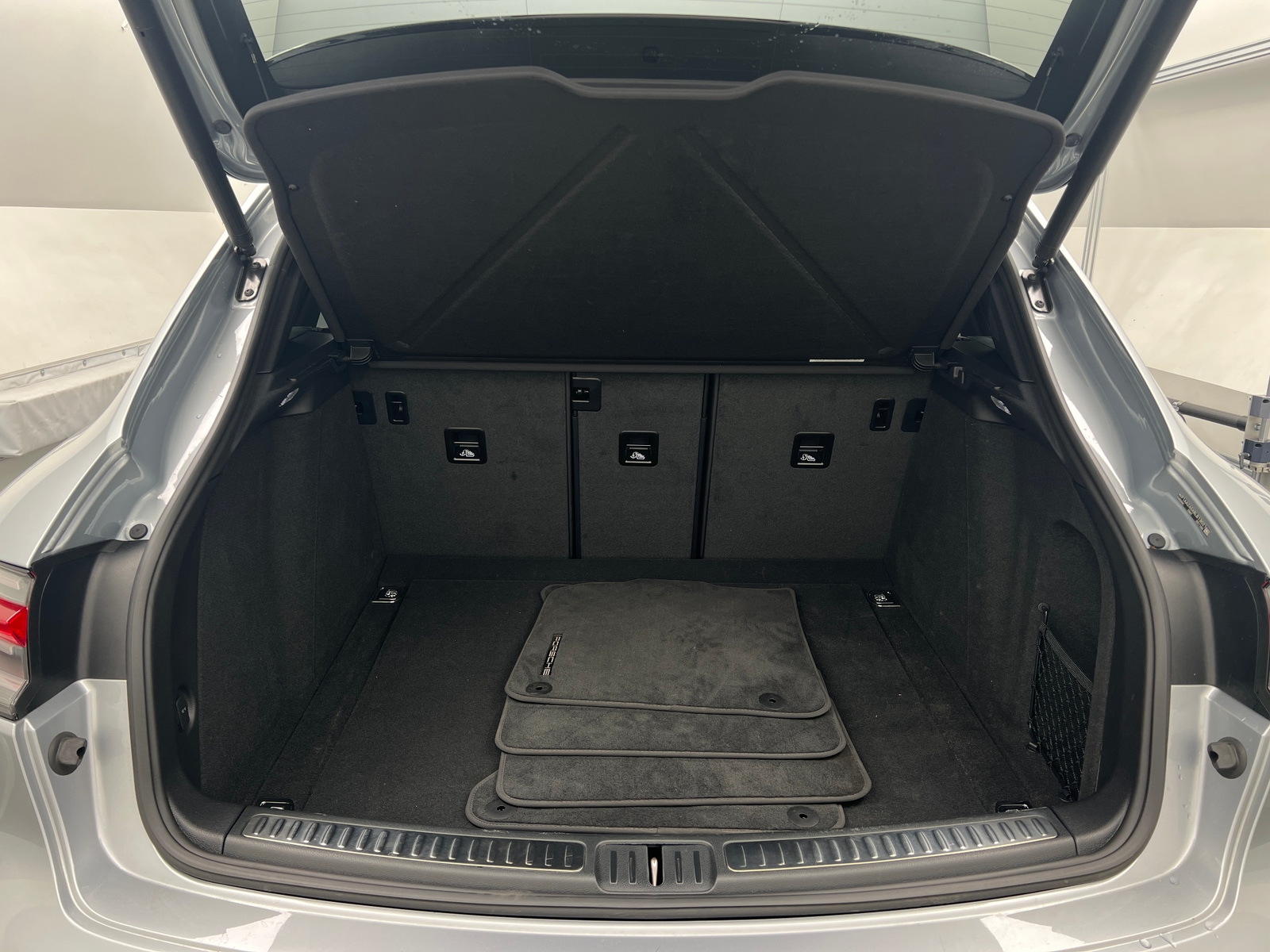 Thumbnail: 2024 Porsche Macan - 6