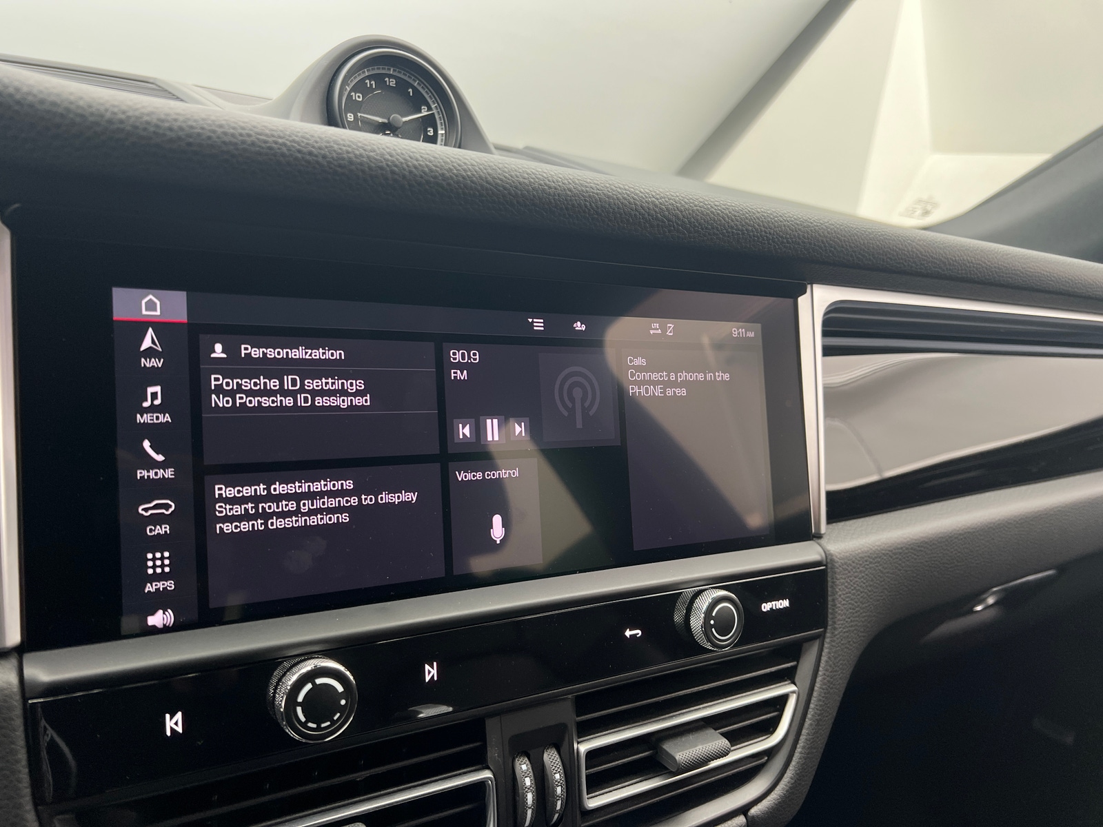 Thumbnail: 2024 Porsche Macan - 3