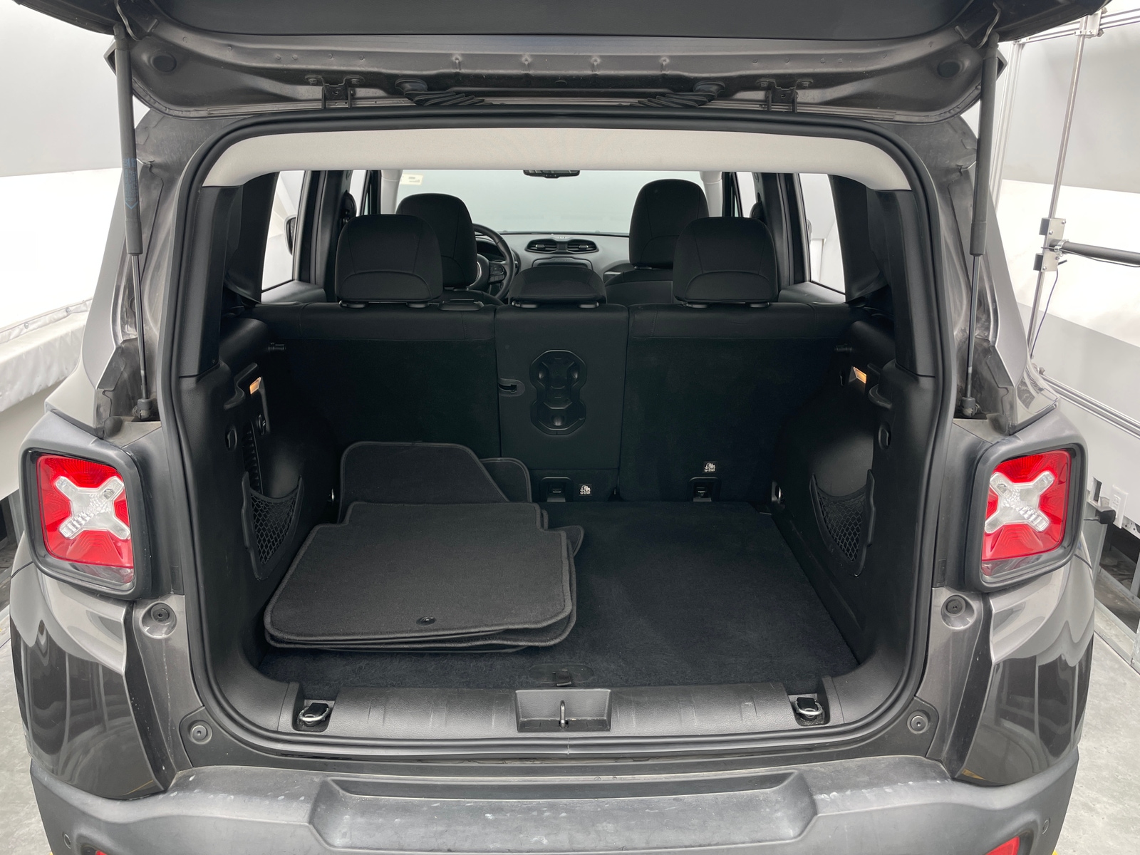 Thumbnail: 2017 Jeep Renegade - 7