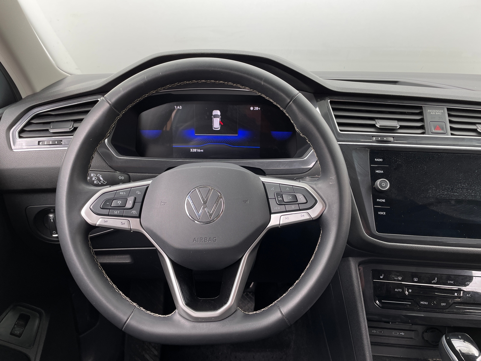 Thumbnail: 2024 Volkswagen Tiguan - 4