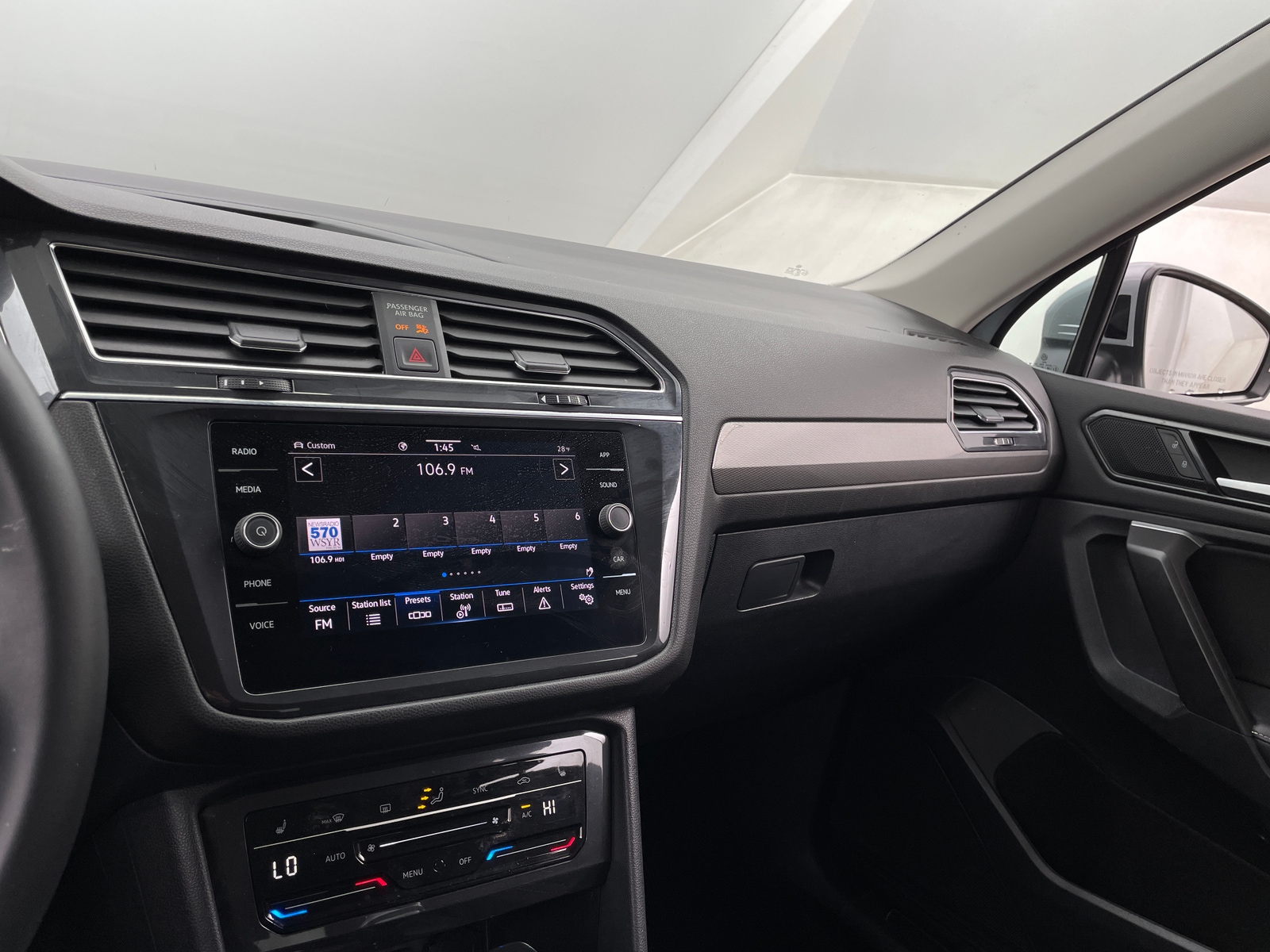 Thumbnail: 2024 Volkswagen Tiguan - 3