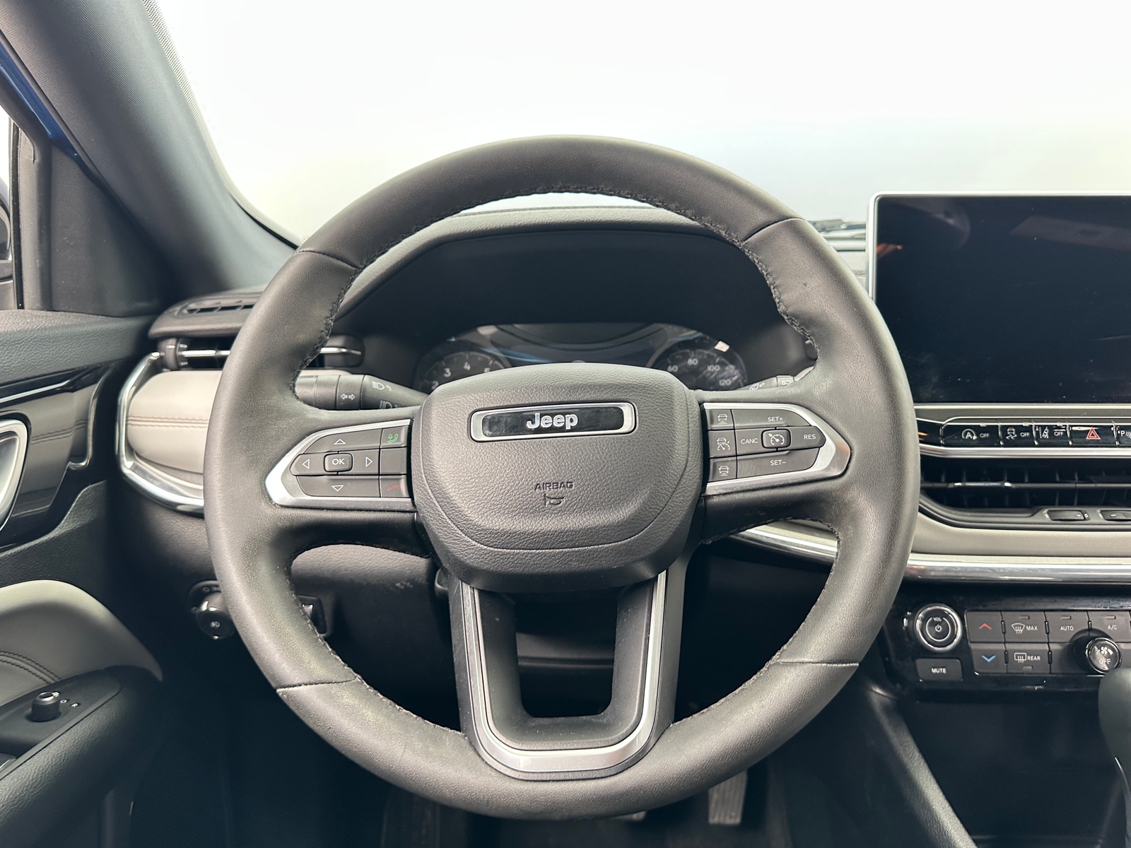 Thumbnail: 2023 Jeep Compass - 4