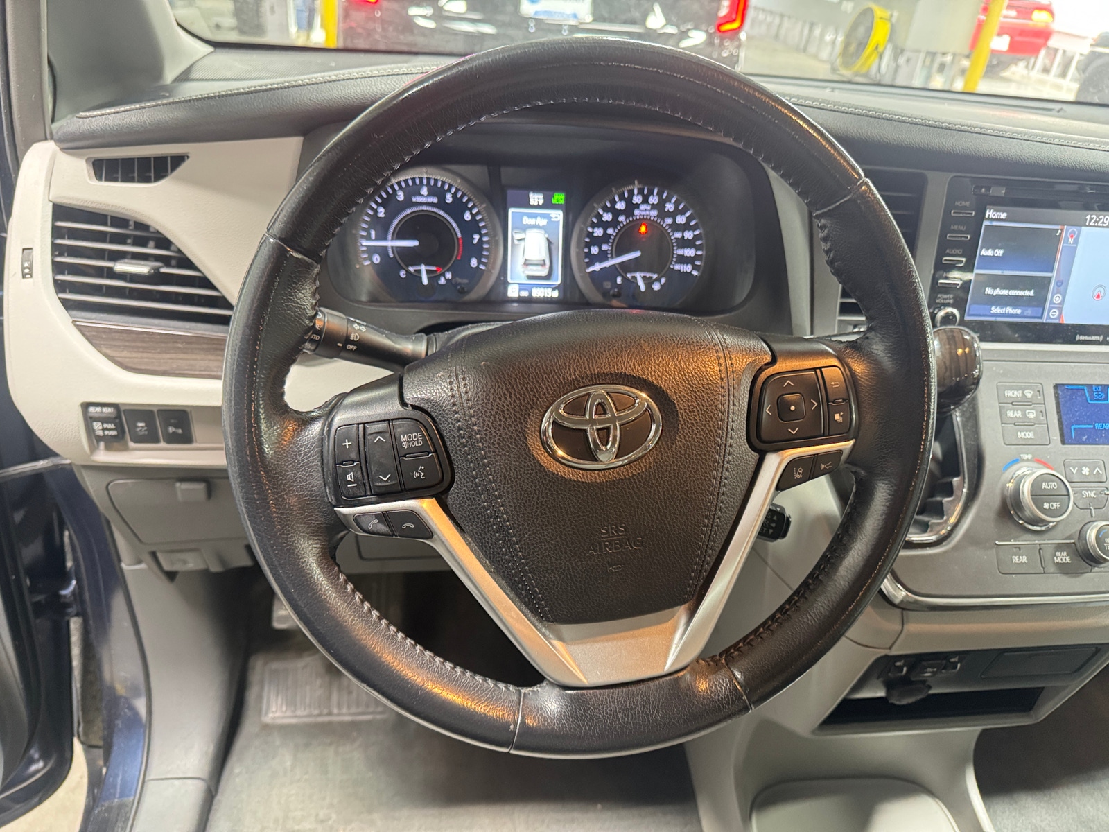 Thumbnail: 2019 Toyota Sienna - 4