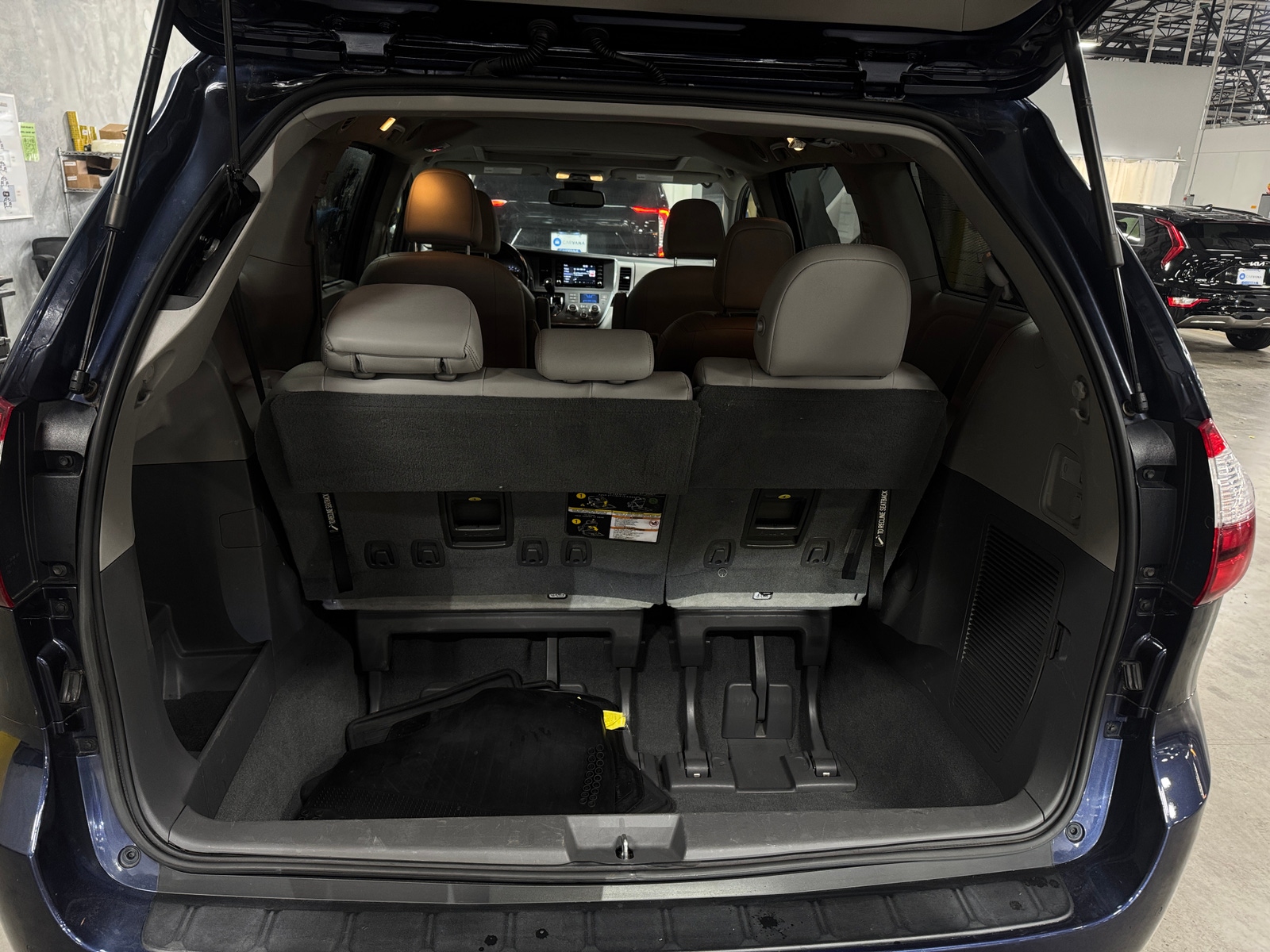 Thumbnail: 2019 Toyota Sienna - 6