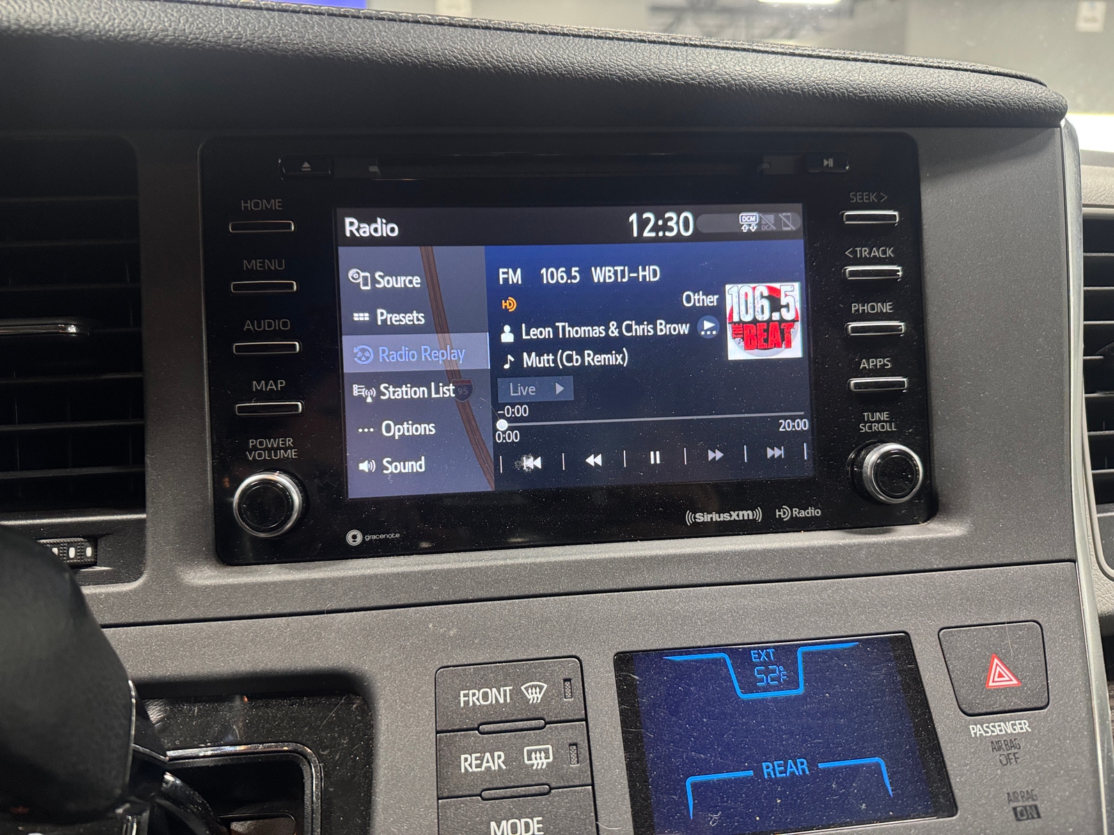 Thumbnail: 2019 Toyota Sienna - 3