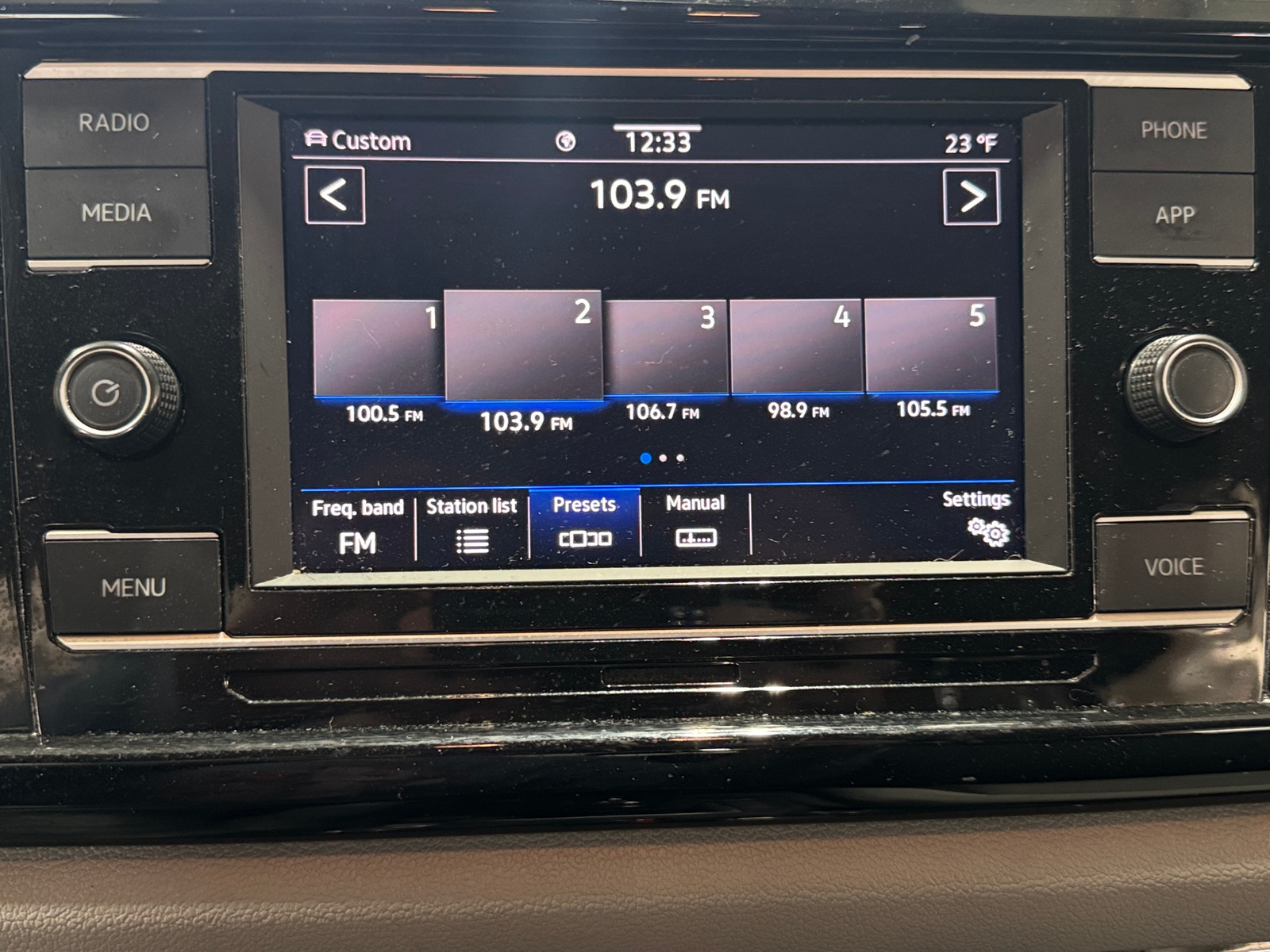 Thumbnail: 2022 Volkswagen Taos - 4