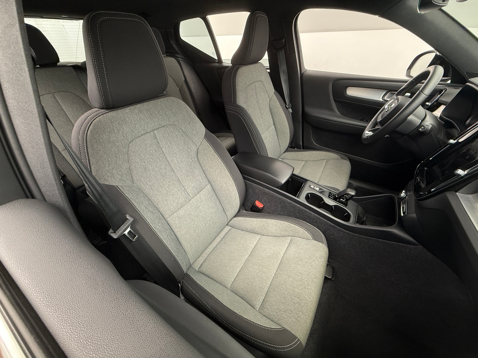 Thumbnail: 2024 Volvo XC40 - 2