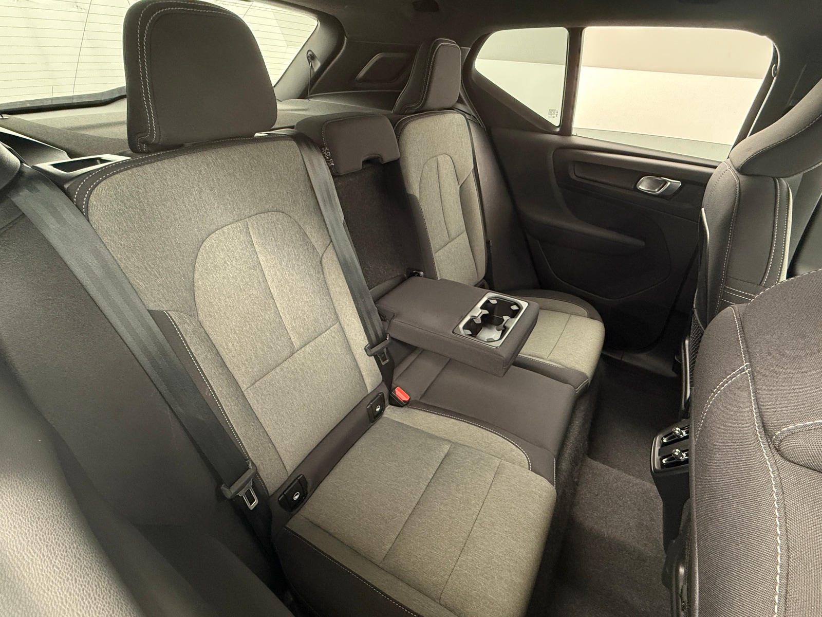 Thumbnail: 2024 Volvo XC40 - 6