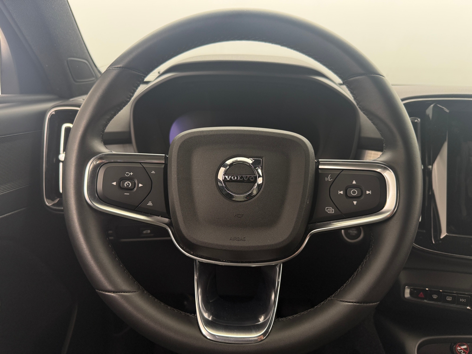 Thumbnail: 2024 Volvo XC40 - 5