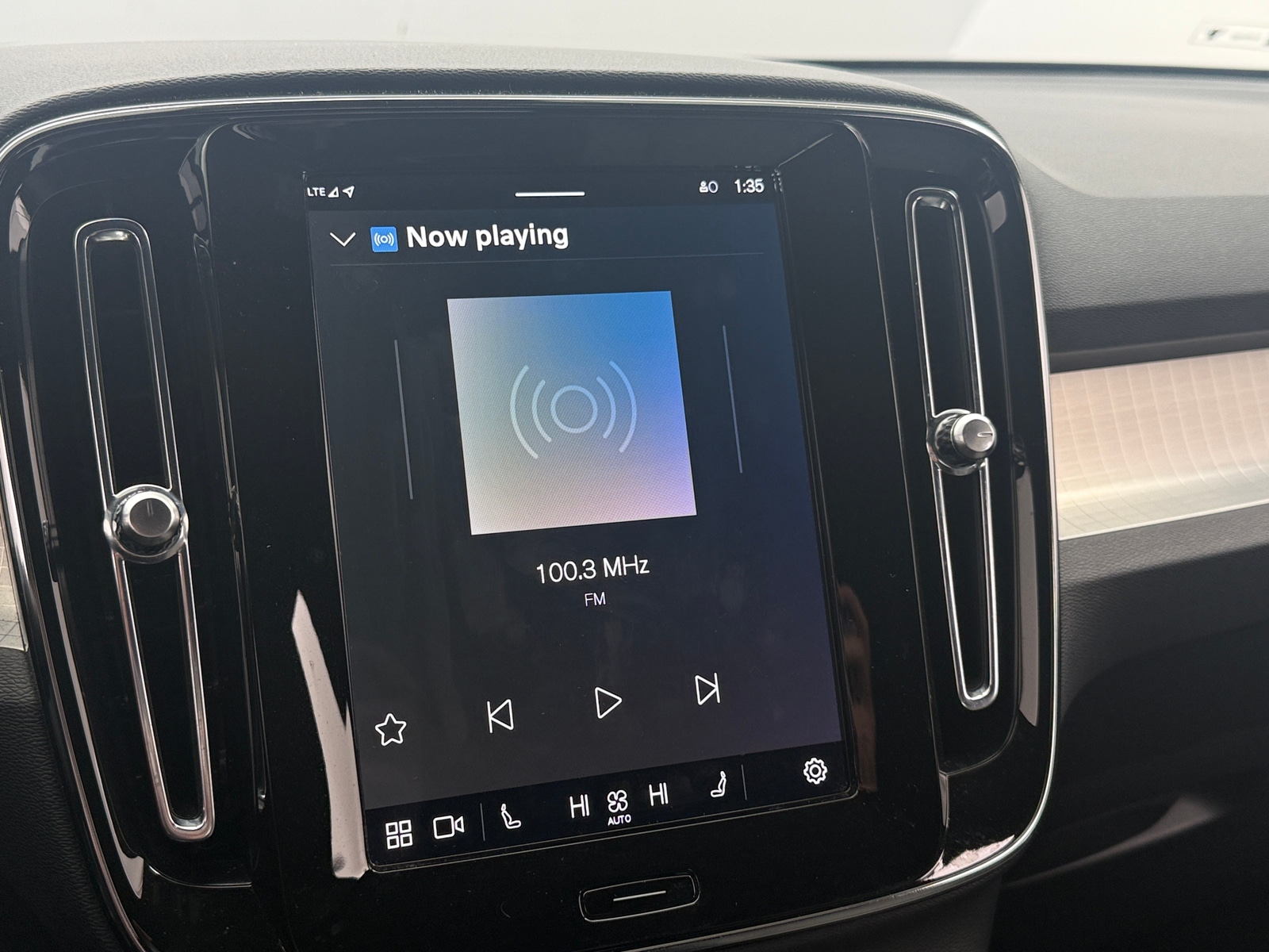 Thumbnail: 2024 Volvo XC40 - 4