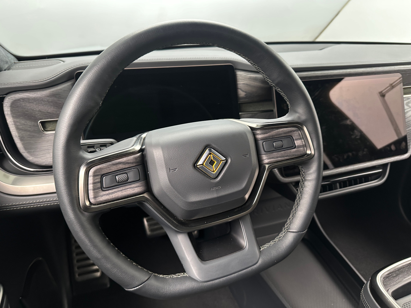 Thumbnail: 2023 Rivian R1T - 4