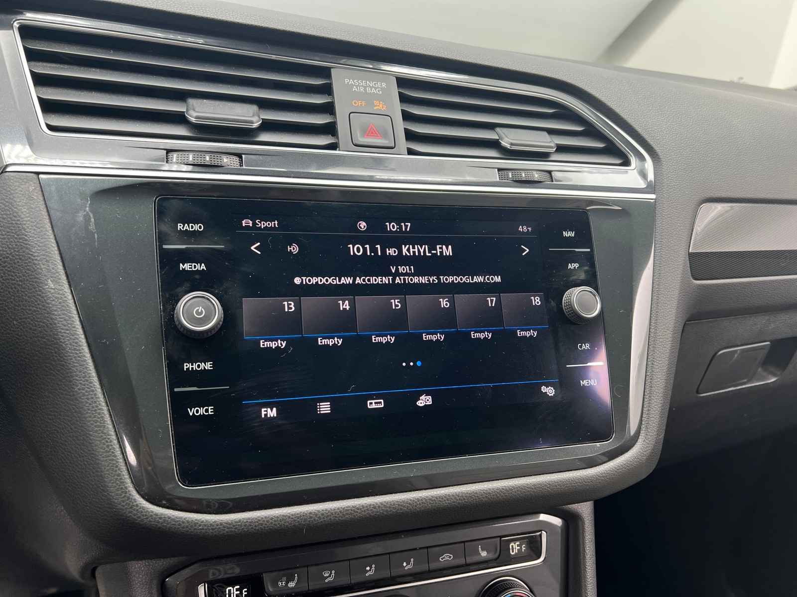 Thumbnail: 2020 Volkswagen Tiguan - 3