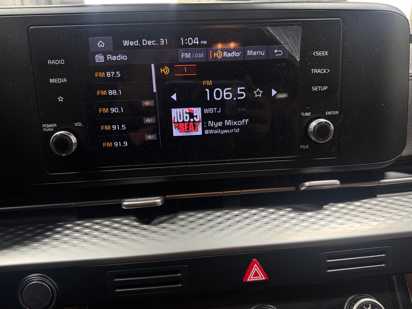 Thumbnail: 2023 Kia Carnival - 3