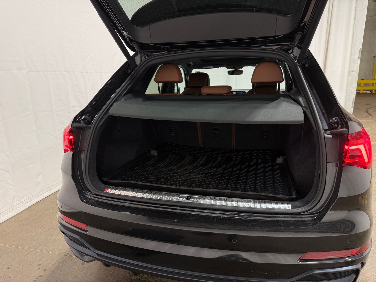 Thumbnail: 2020 Audi Q3 - 6