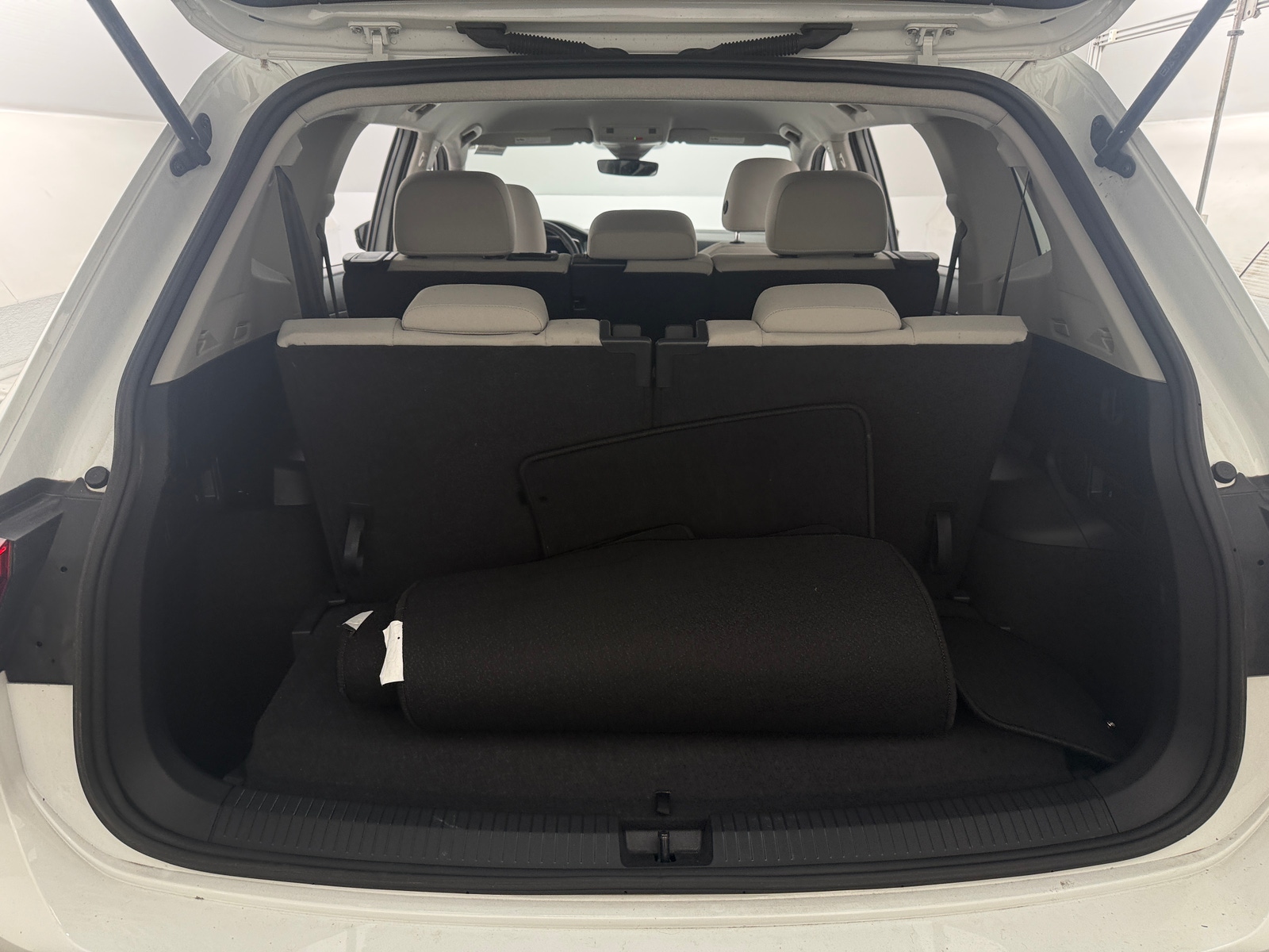 Thumbnail: 2023 Volkswagen Tiguan - 7