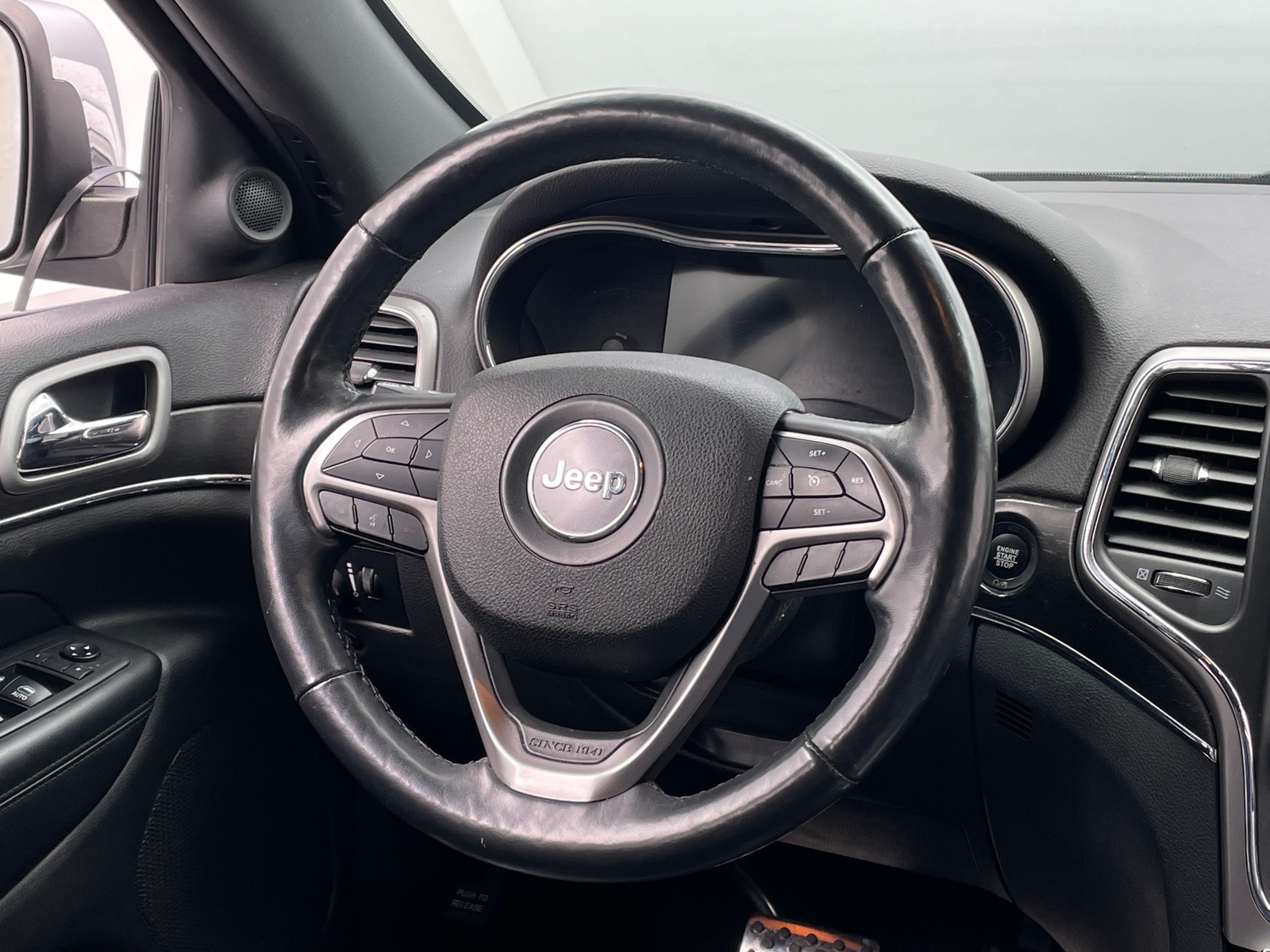 Thumbnail: 2018 Jeep Grand Cherokee - 4