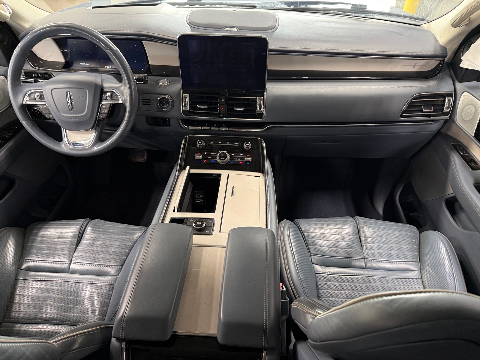 Thumbnail: 2018 Lincoln Navigator L - 2