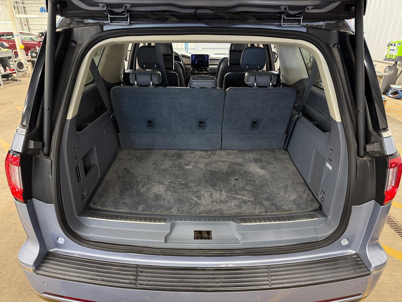 Thumbnail: 2018 Lincoln Navigator L - 6