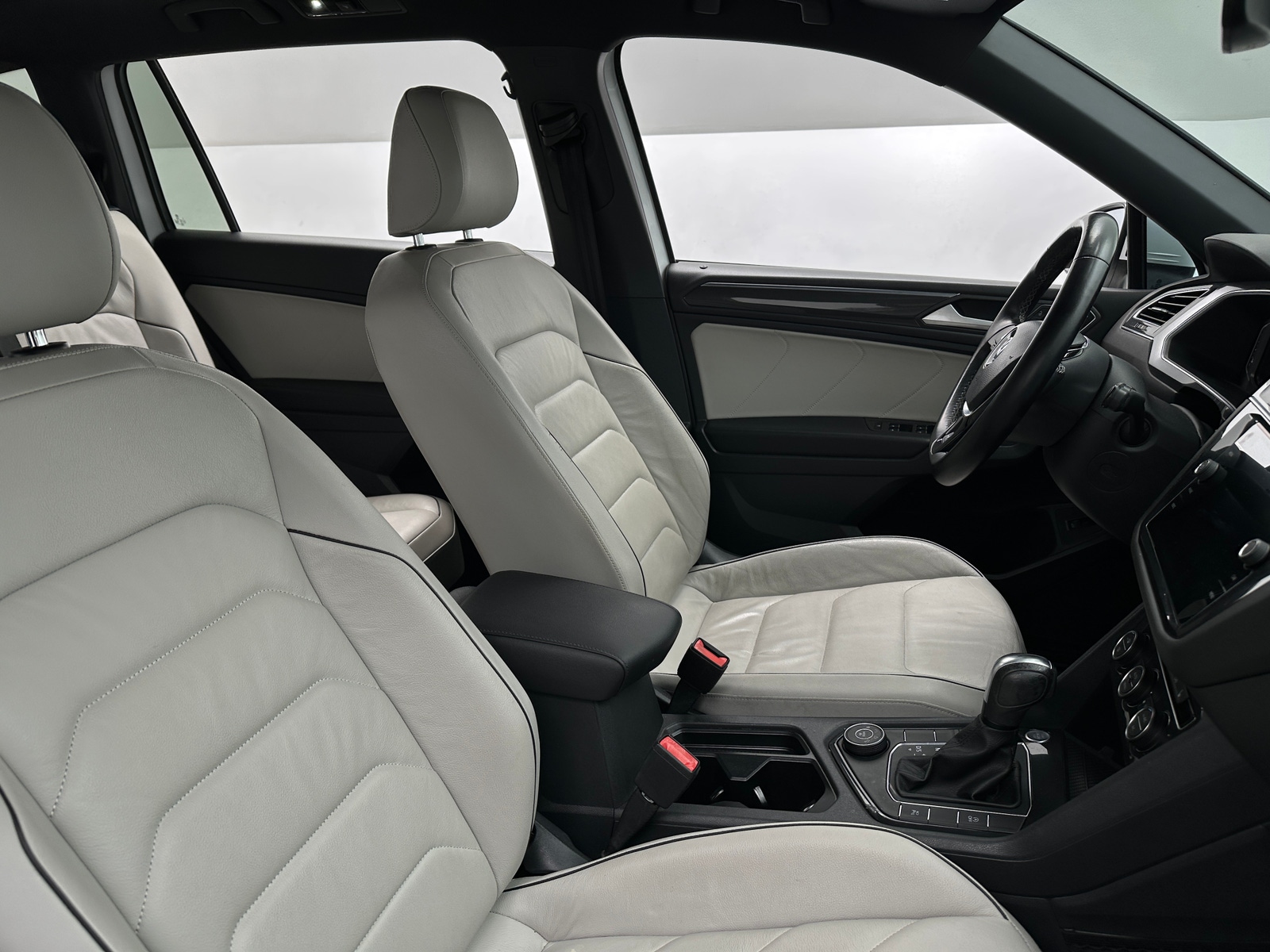 Thumbnail: 2020 Volkswagen Tiguan - 2