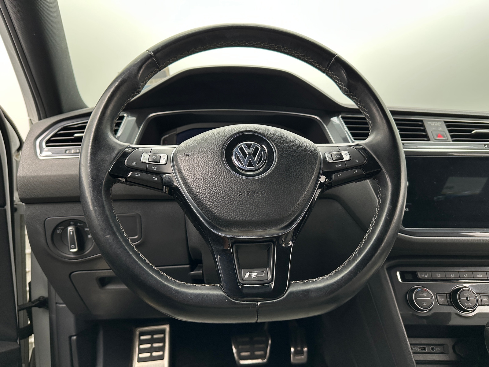 Thumbnail: 2020 Volkswagen Tiguan - 5