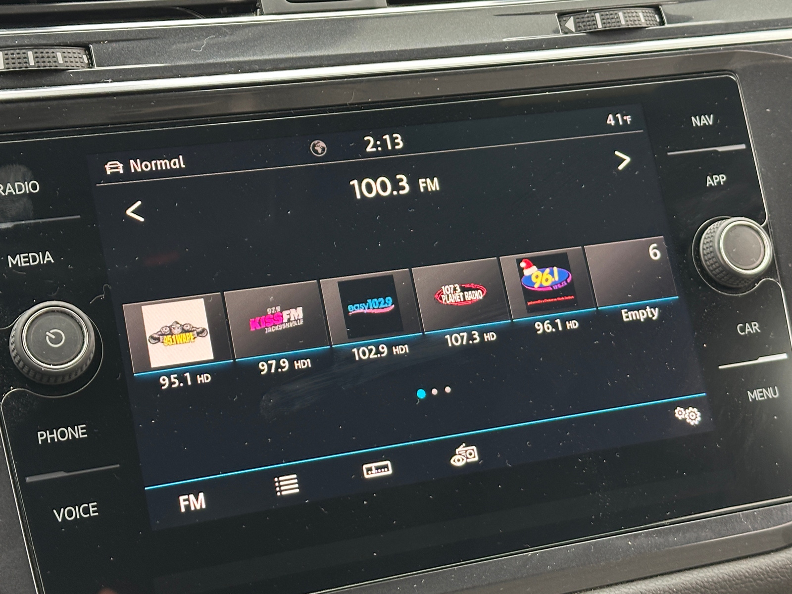 Thumbnail: 2020 Volkswagen Tiguan - 4