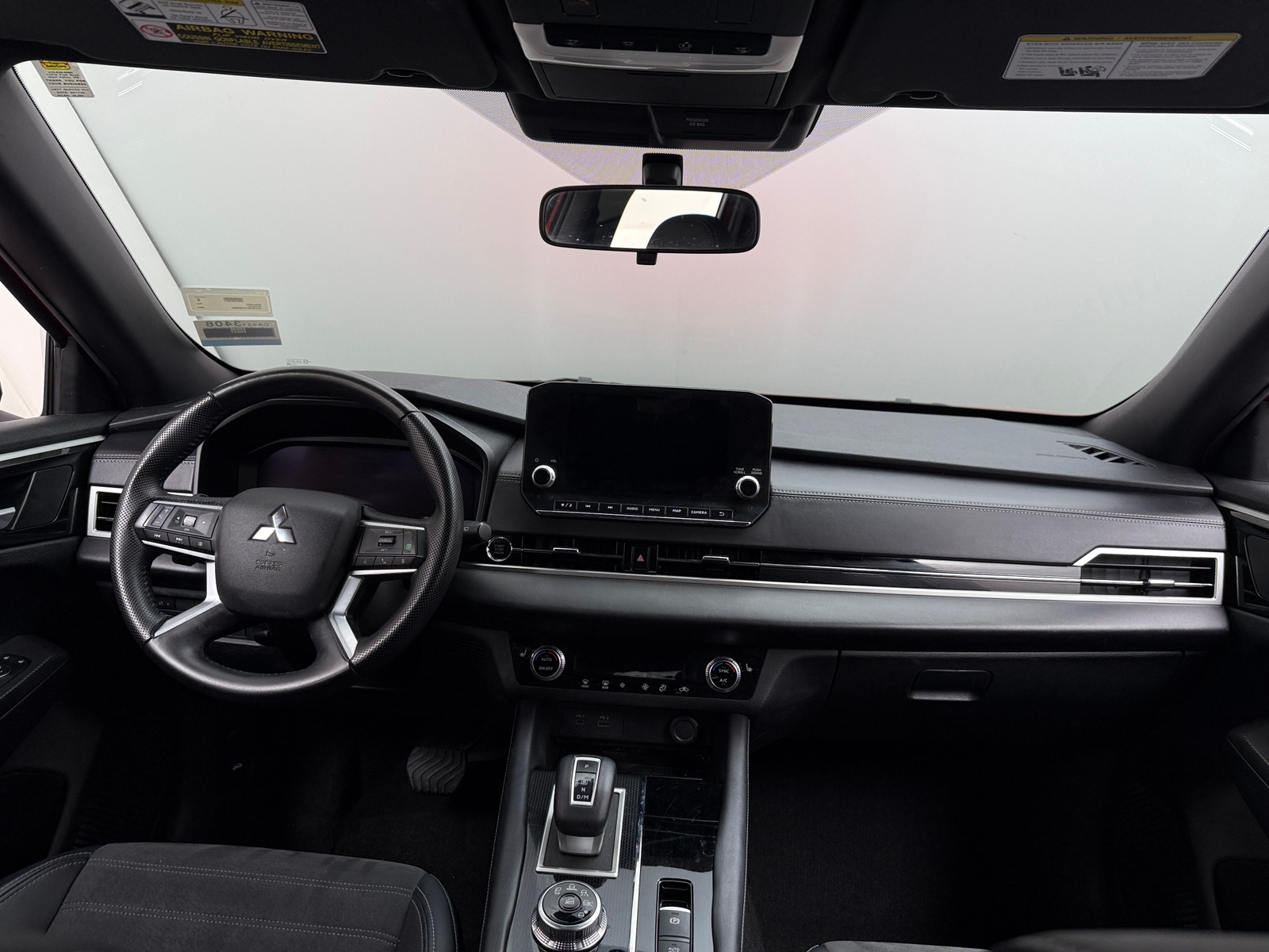 Thumbnail: 2023 Mitsubishi Outlander - 3