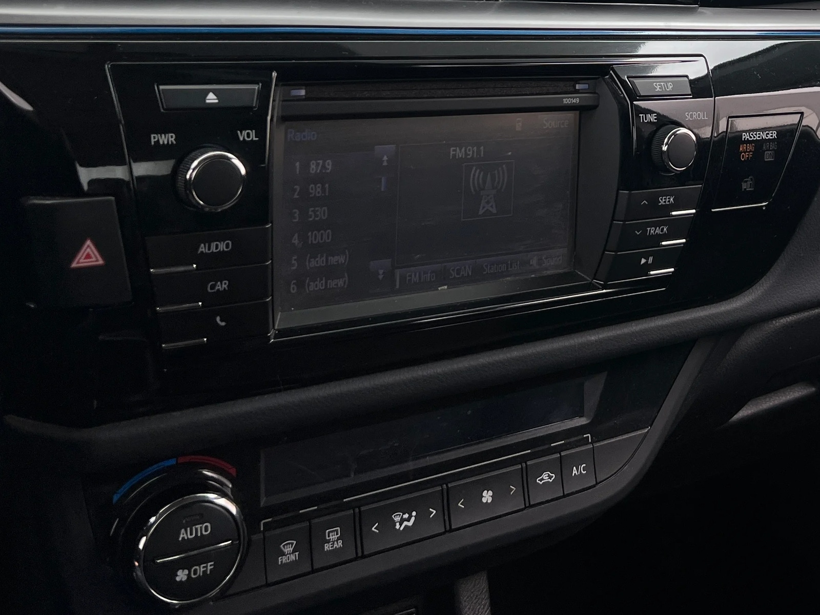 Thumbnail: 2015 Toyota Corolla - 4