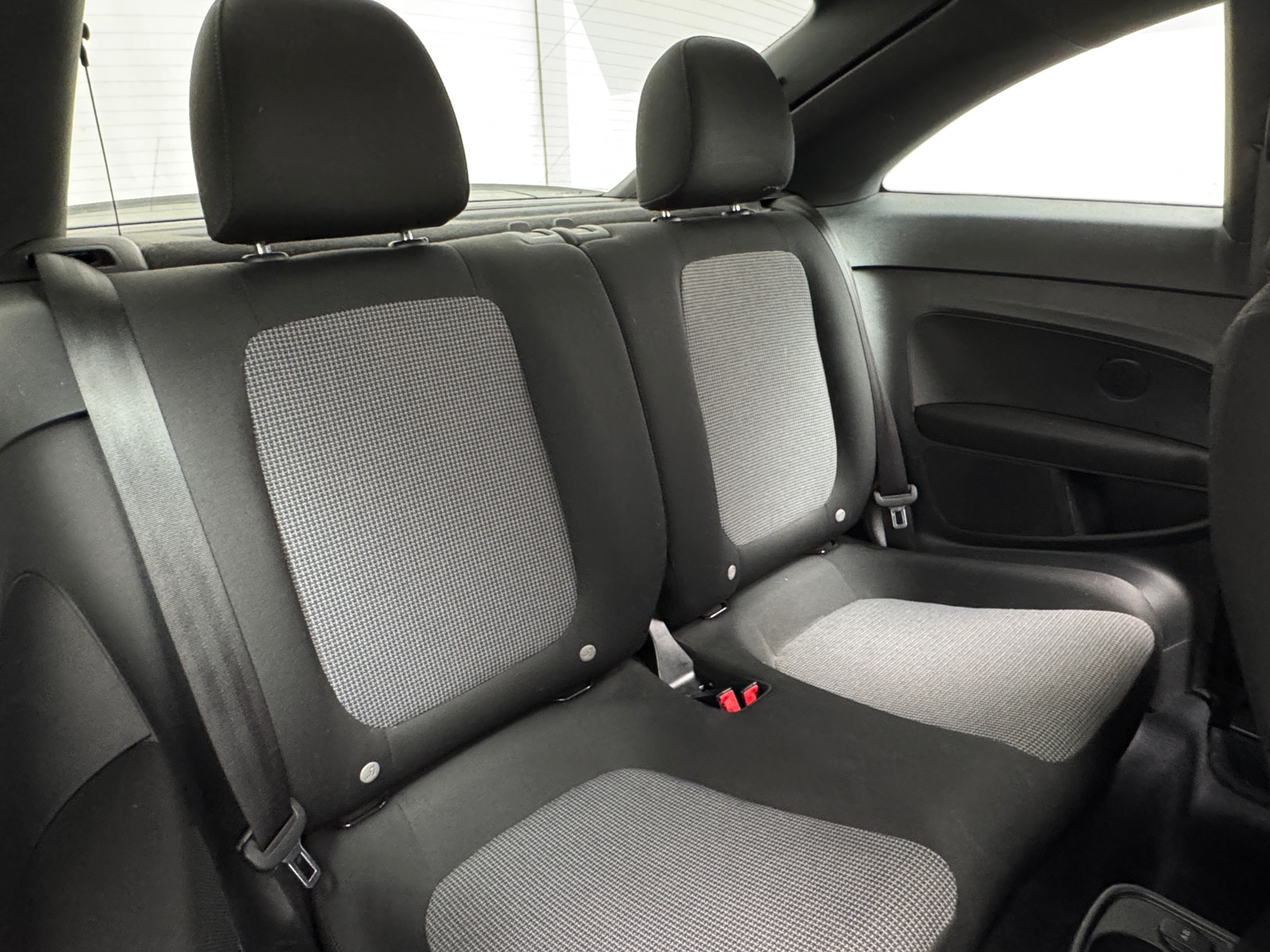 Thumbnail: 2017 Volkswagen Beetle - 6