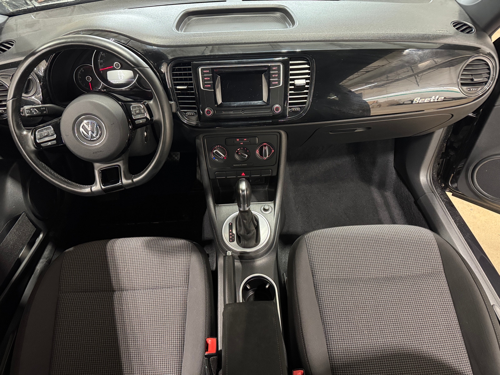 Thumbnail: 2017 Volkswagen Beetle - 3