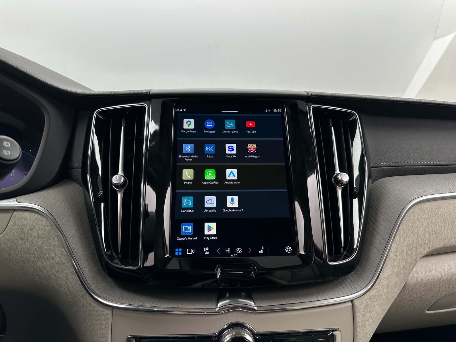 Thumbnail: 2023 Volvo XC60 - 3