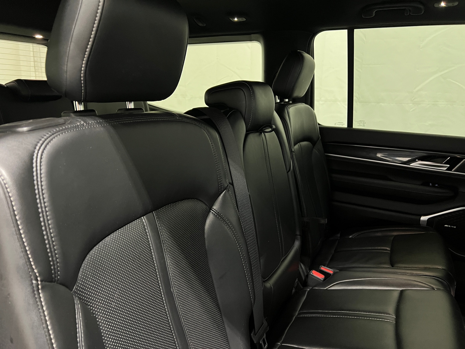 Thumbnail: 2022 Jeep Wagoneer - 5