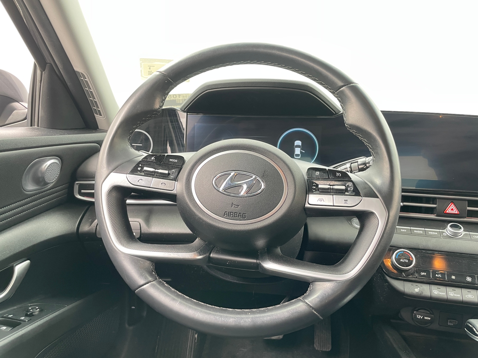 Thumbnail: 2023 Hyundai Elantra - 4