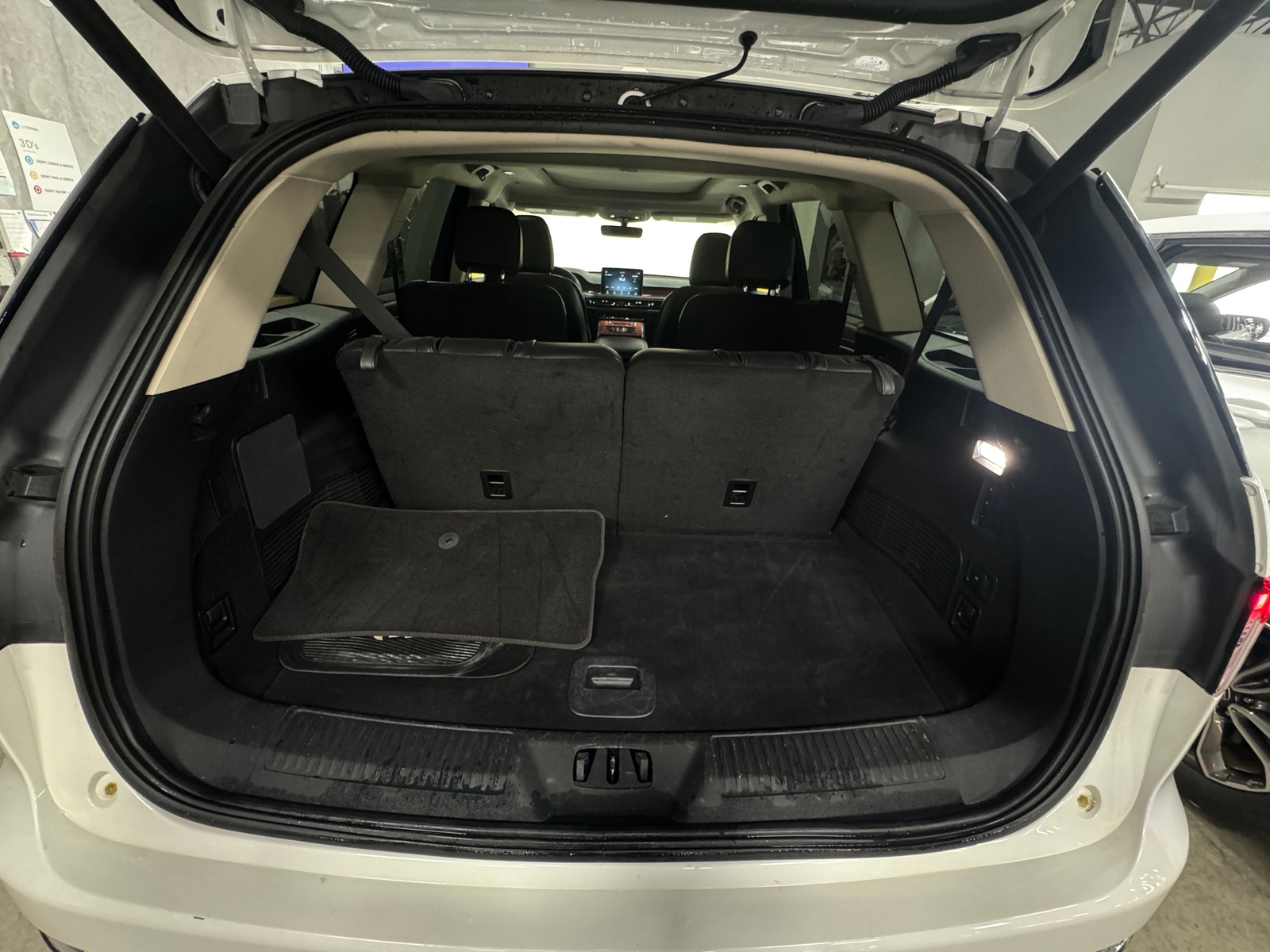 Thumbnail: 2024 Lincoln Aviator - 6