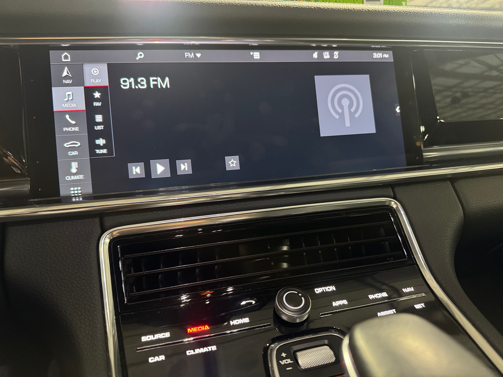 Thumbnail: 2020 Porsche Panamera - 4