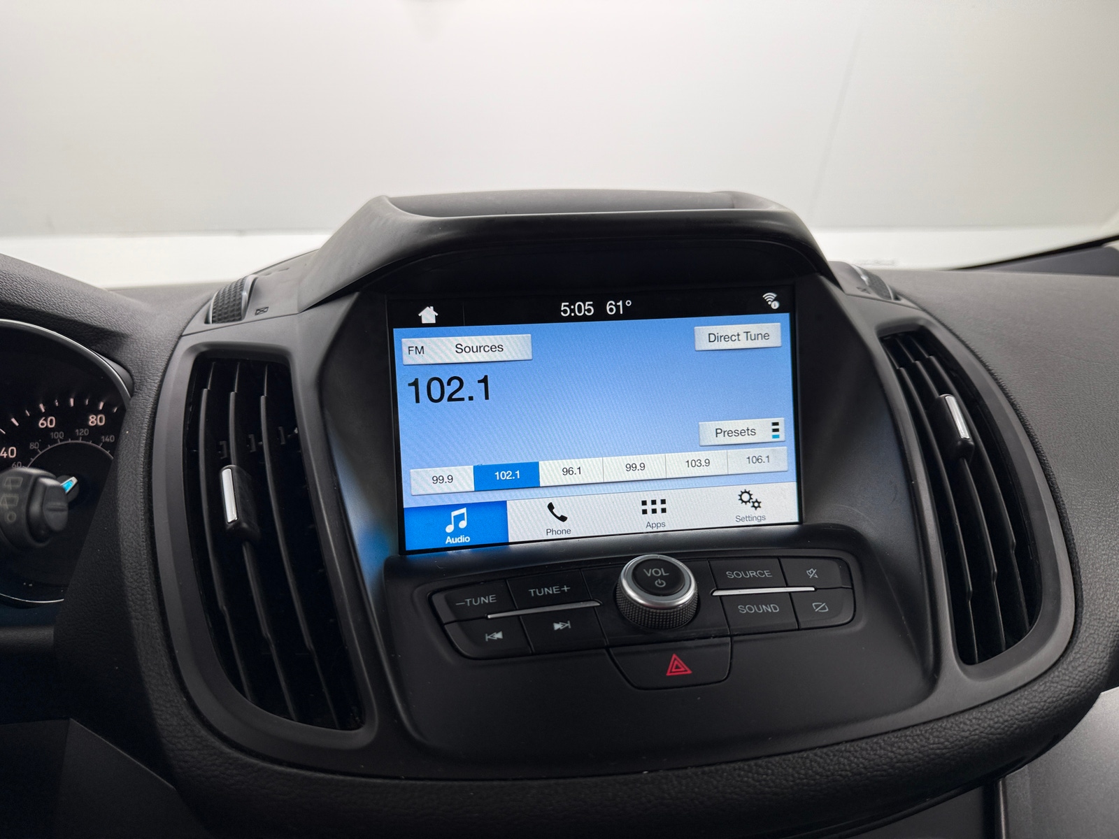 Thumbnail: 2019 Ford Escape - 3